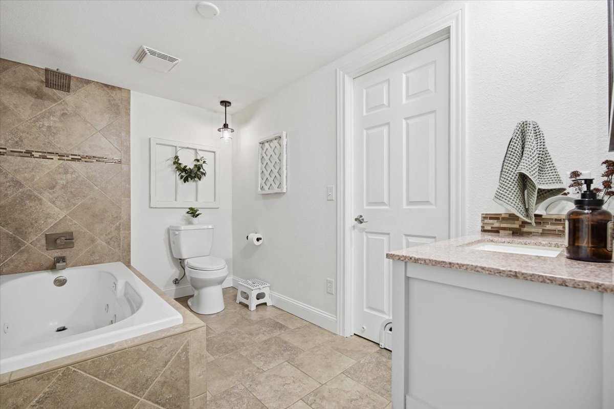 Bloomington, IL 61705