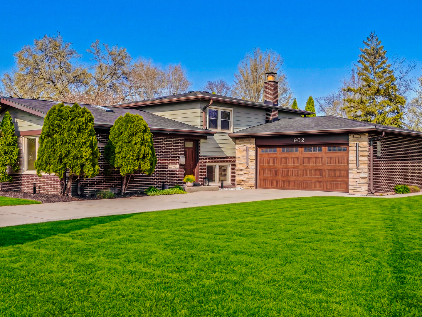 909 S Waverly Place, Mount Prospect, IL 60056