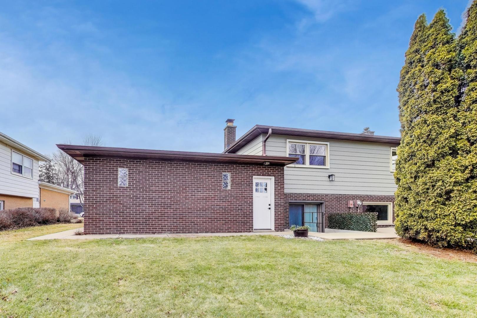 909 S Waverly Place, Mount Prospect, IL 60056