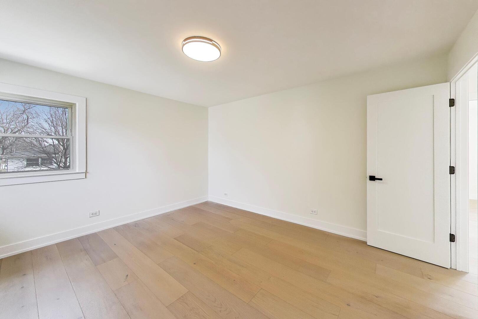 909 S Waverly Place, Mount Prospect, IL 60056