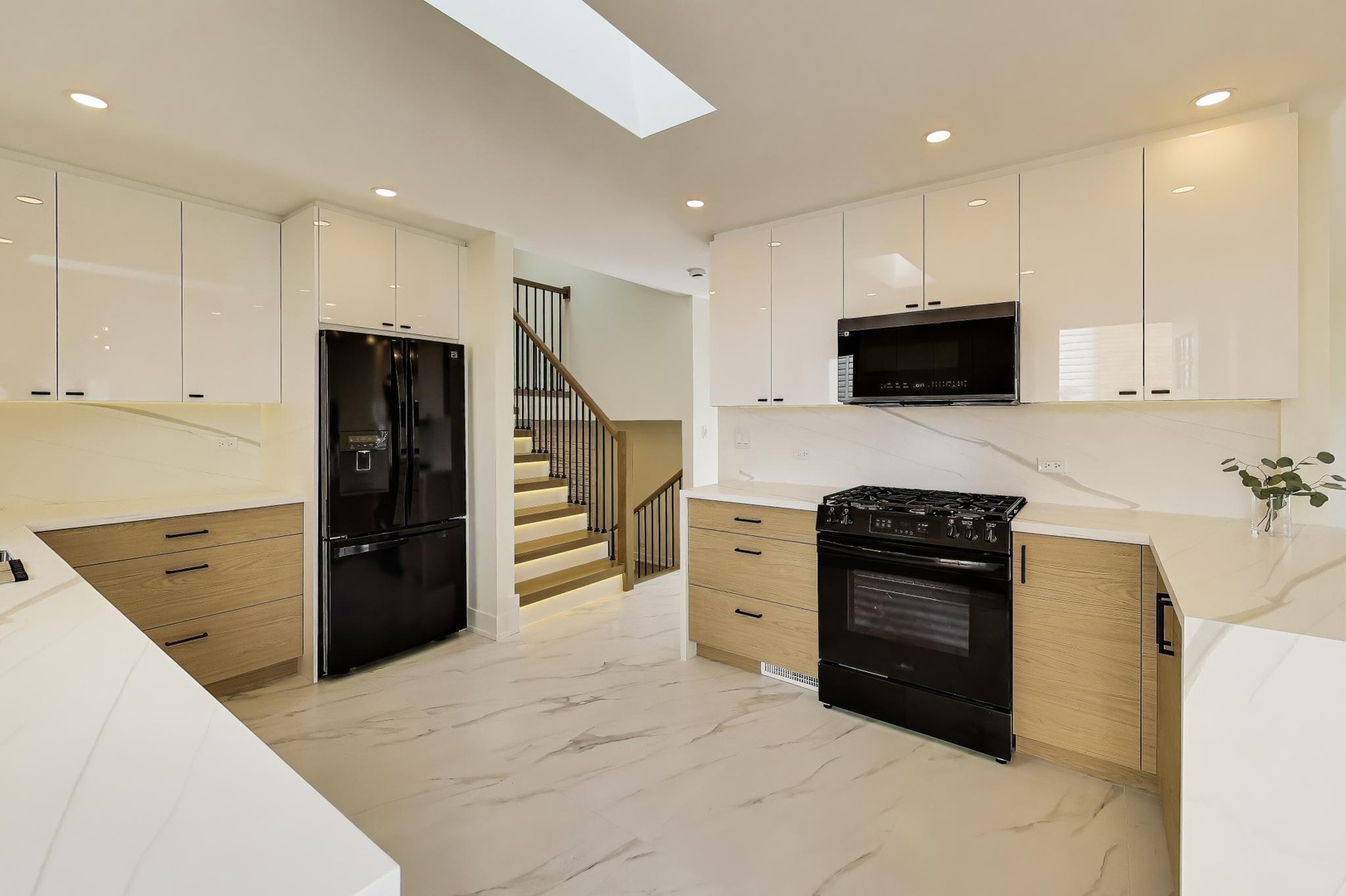 909 S Waverly Place, Mount Prospect, IL 60056