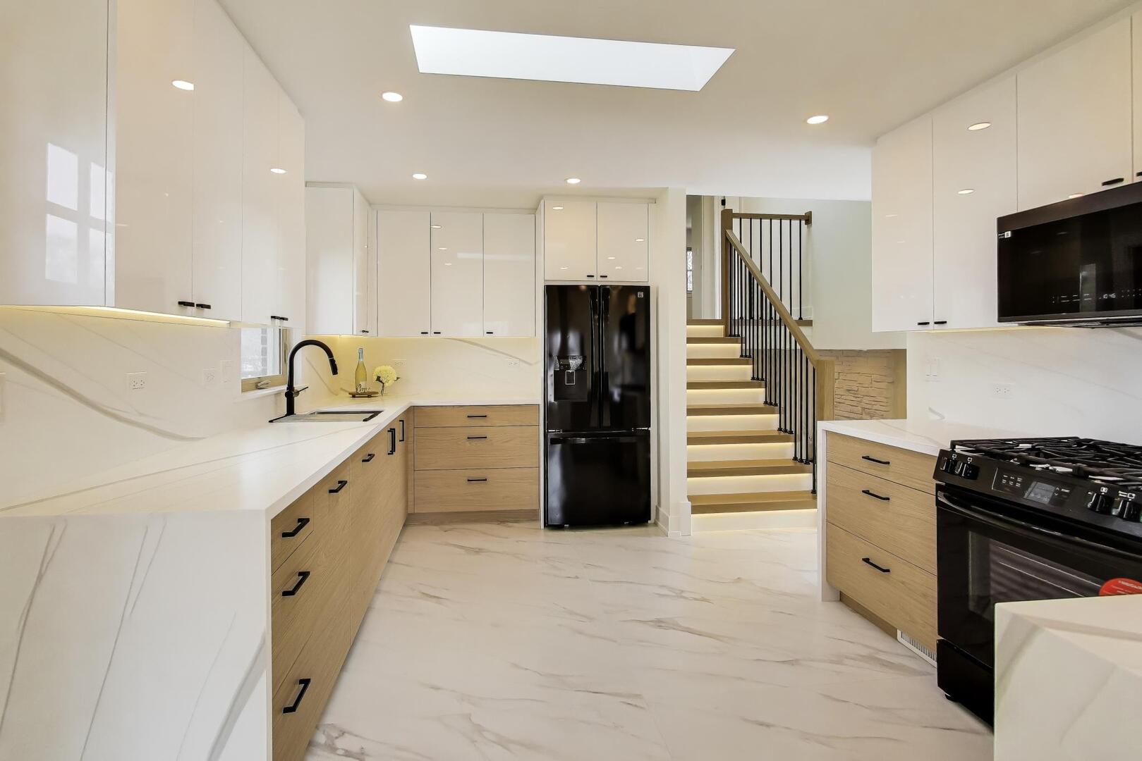 909 S Waverly Place, Mount Prospect, IL 60056