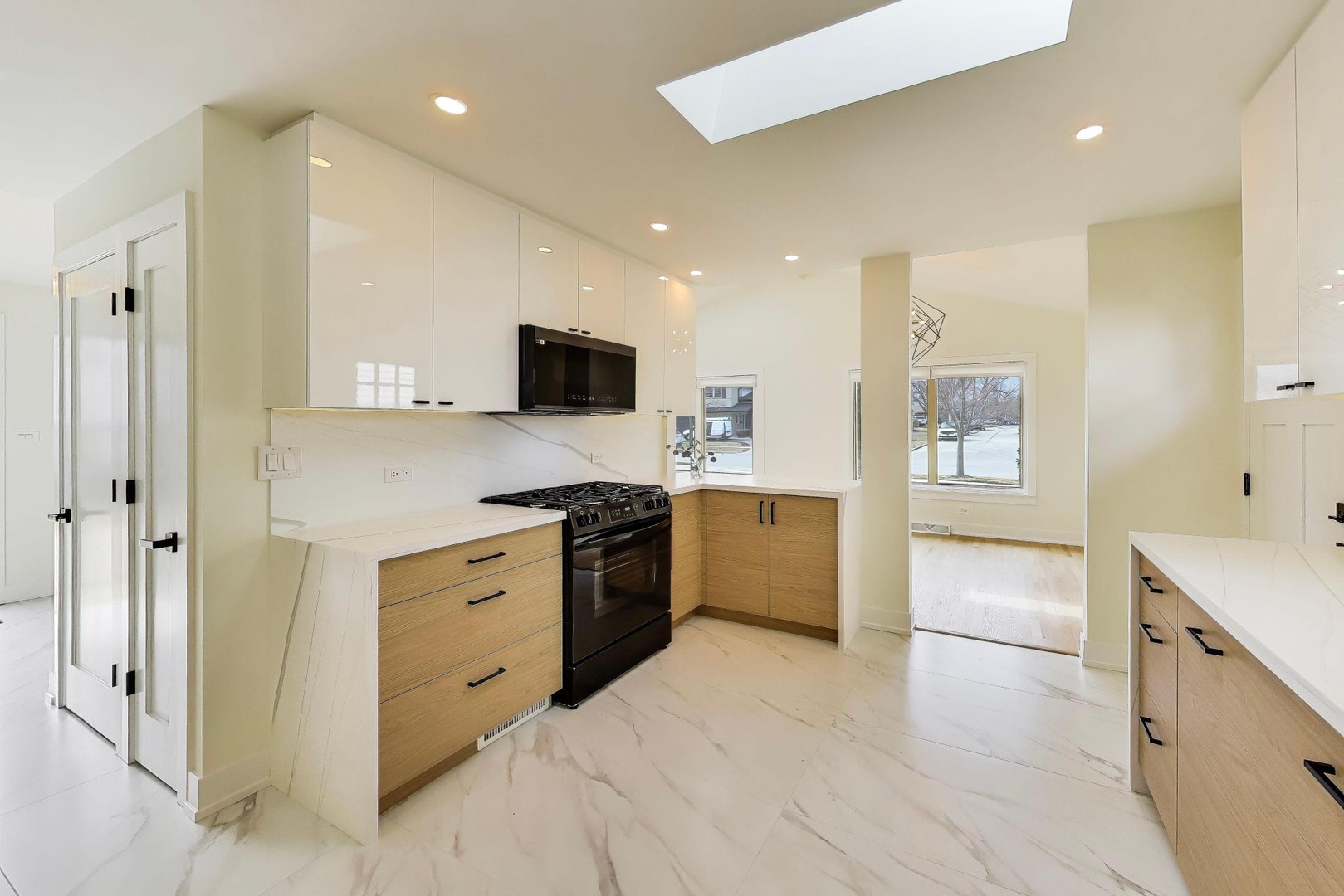 909 S Waverly Place, Mount Prospect, IL 60056