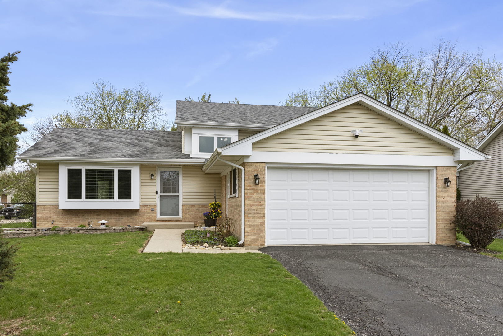 322 Hickory Oaks Drive, Bolingbrook, IL 60490
