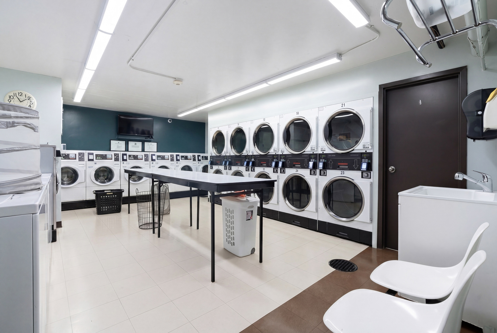 555 W Cornelia Avenue #512, Chicago, IL 60657