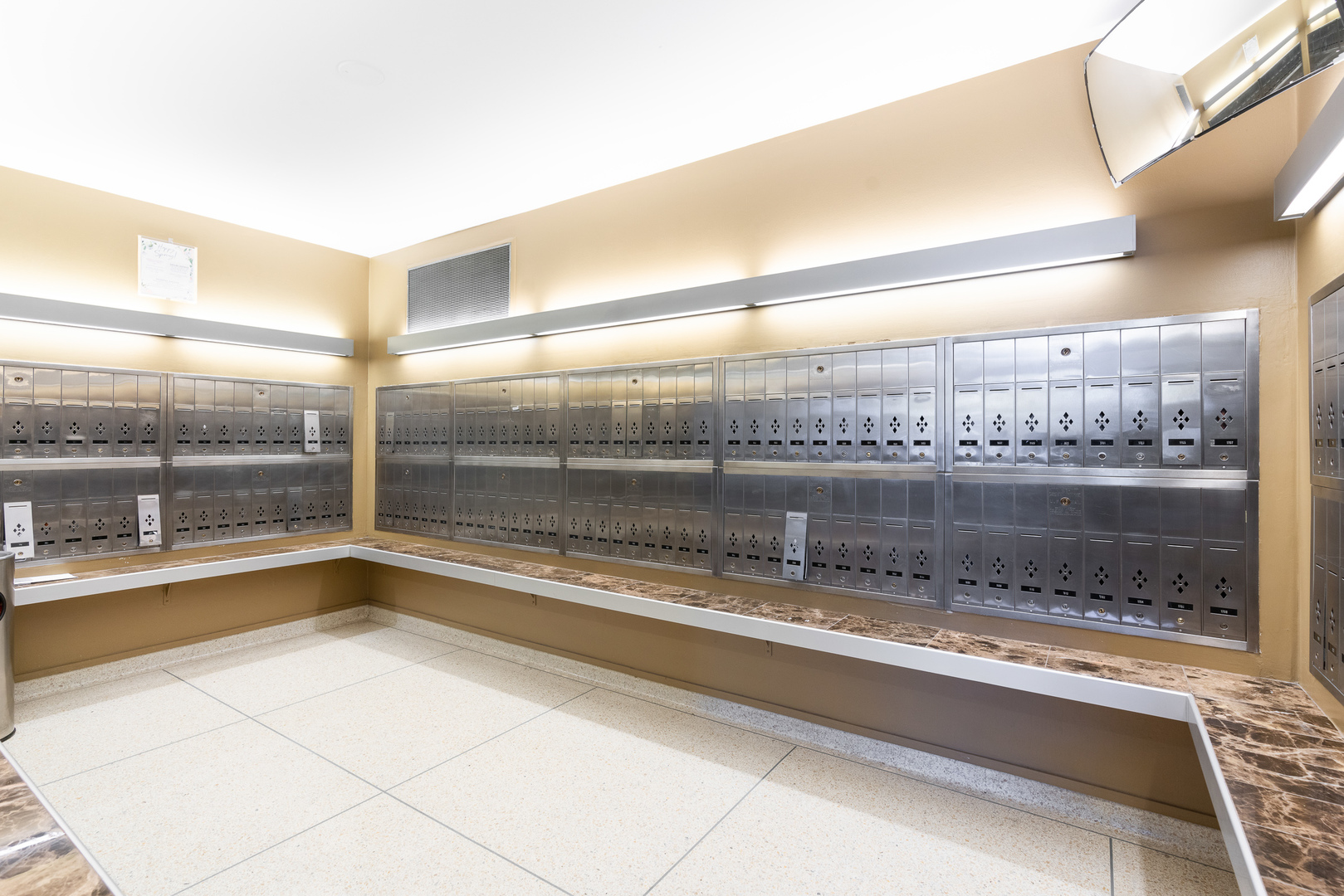 555 W Cornelia Avenue #512, Chicago, IL 60657