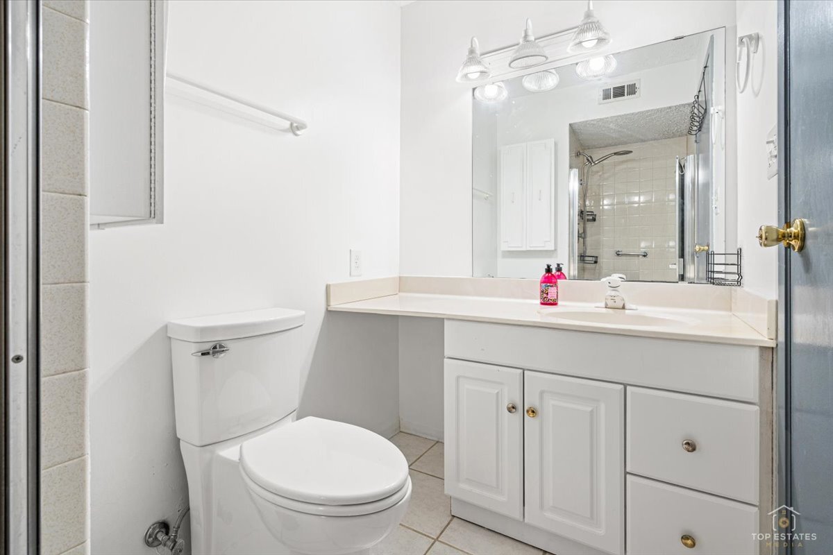 15713 ORLAN BROOK Drive #100, Orland Park, IL 60462