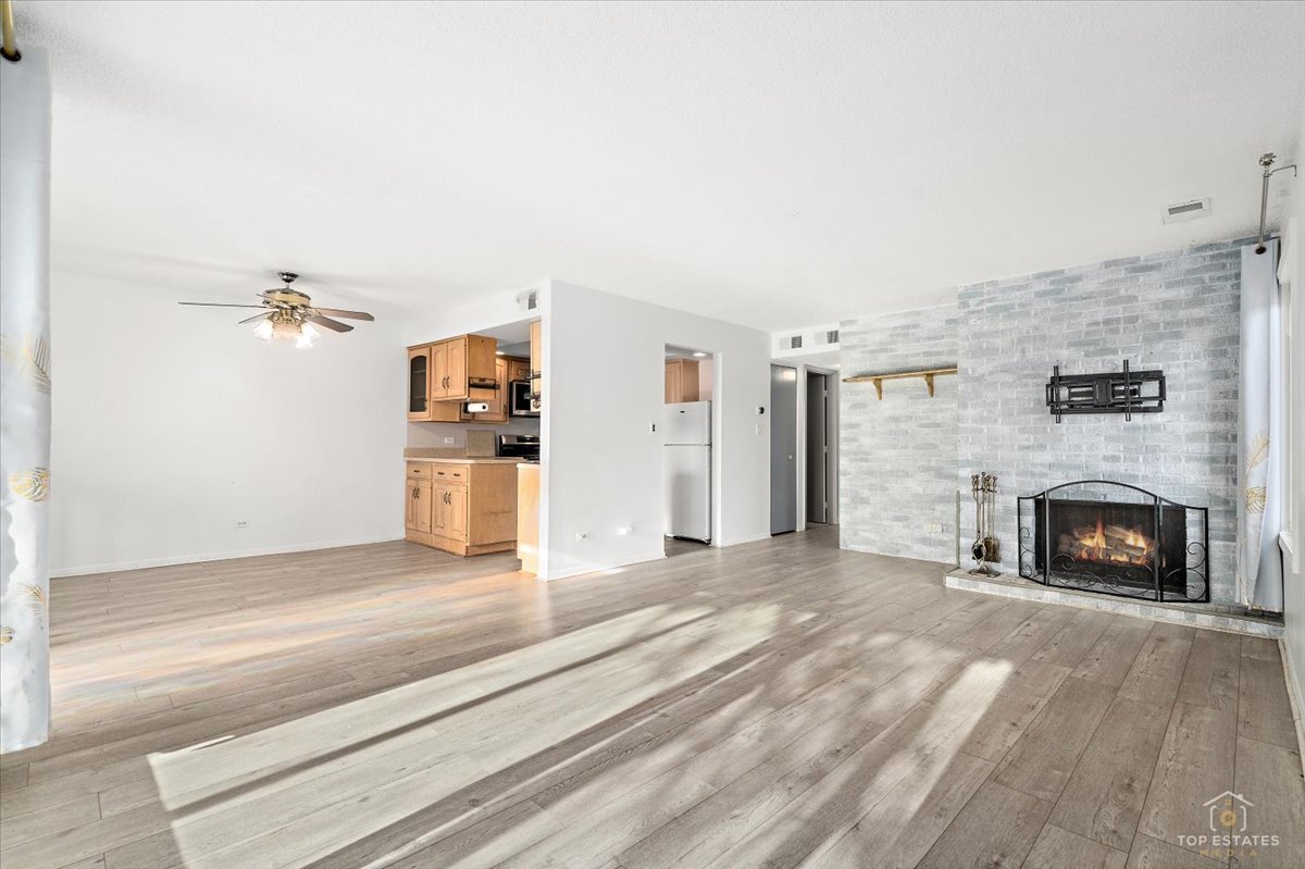 15713 ORLAN BROOK Drive #100, Orland Park, IL 60462