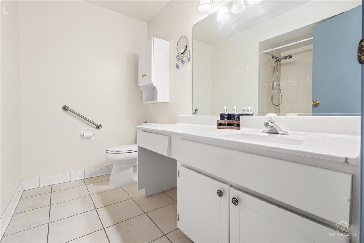 15713 ORLAN BROOK Drive #100, Orland Park, IL 60462