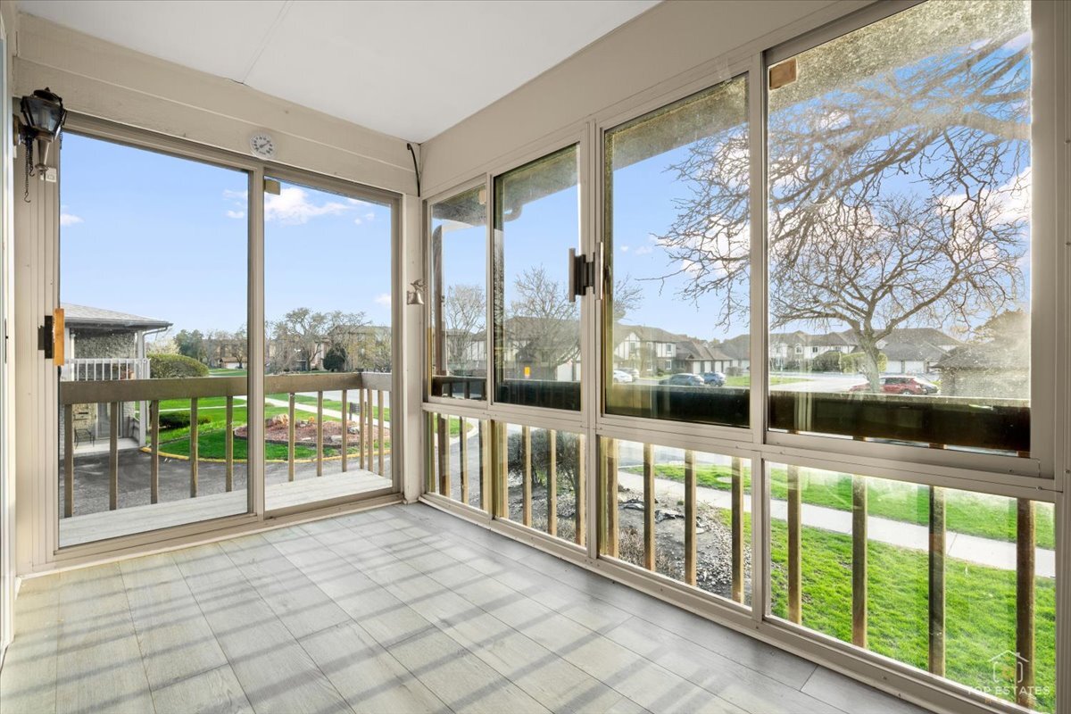 15713 ORLAN BROOK Drive #100, Orland Park, IL 60462