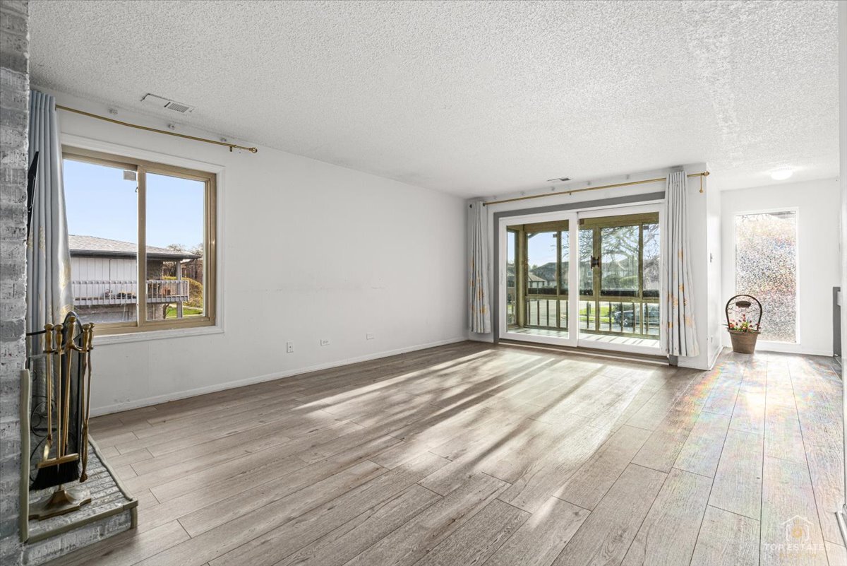 15713 ORLAN BROOK Drive #100, Orland Park, IL 60462