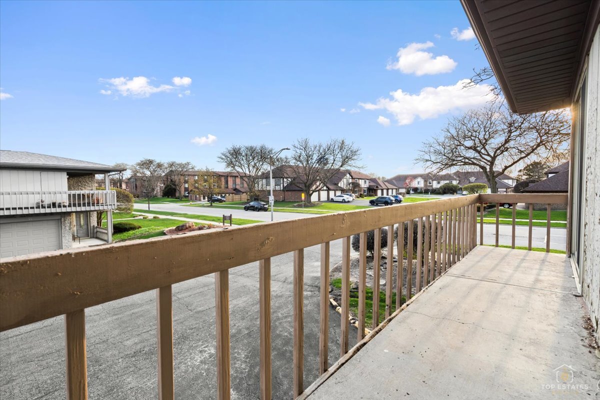 15713 ORLAN BROOK Drive #100, Orland Park, IL 60462