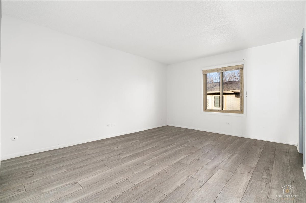 15713 ORLAN BROOK Drive #100, Orland Park, IL 60462