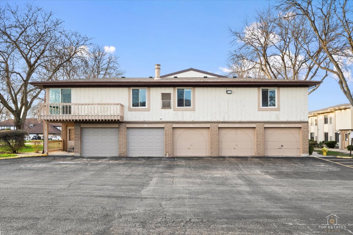 15713 ORLAN BROOK Drive #100, Orland Park, IL 60462