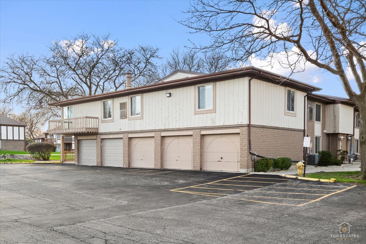 15713 ORLAN BROOK Drive #100, Orland Park, IL 60462