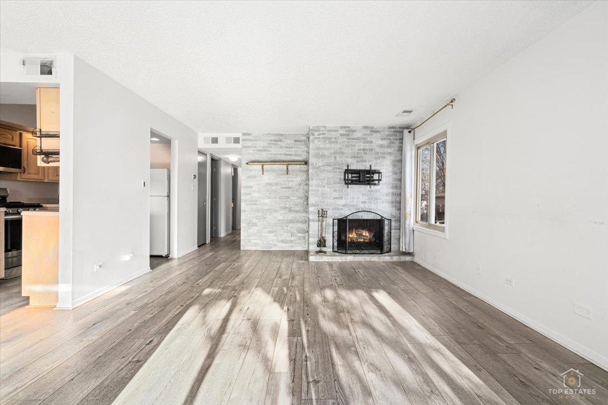 15713 ORLAN BROOK Drive #100, Orland Park, IL 60462