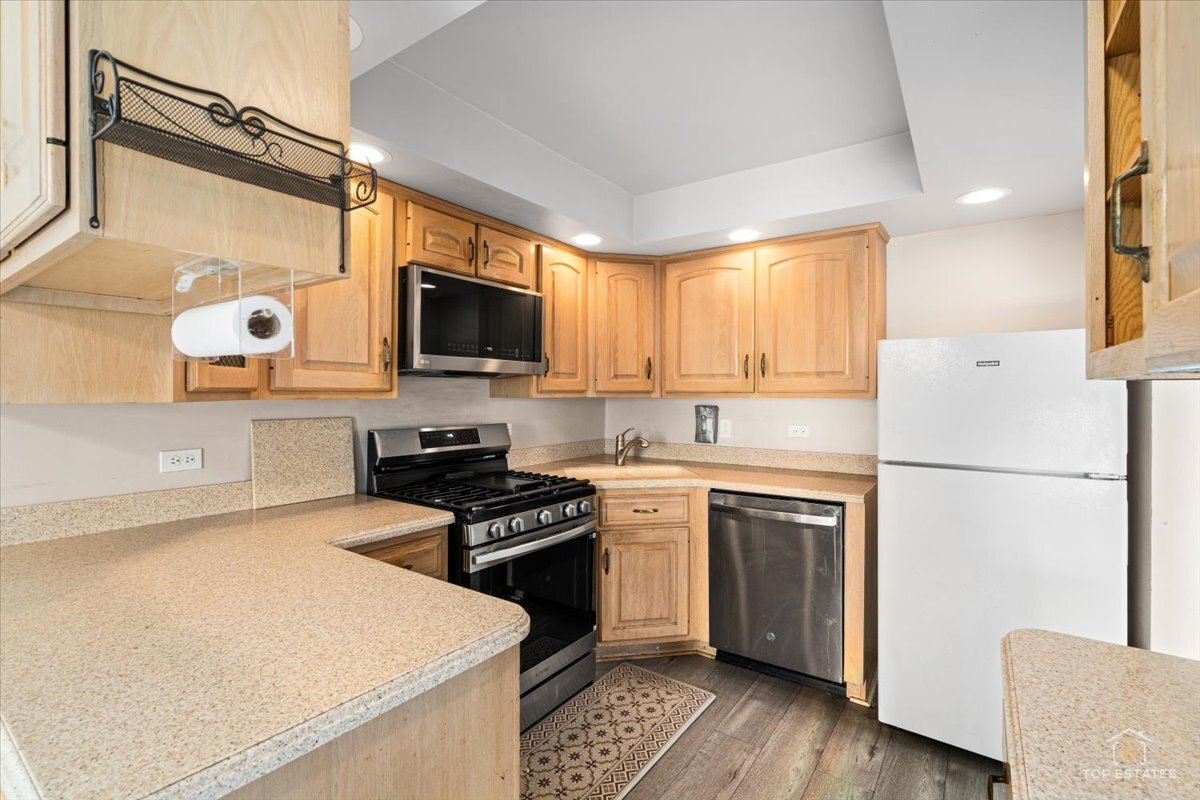 15713 ORLAN BROOK Drive #100, Orland Park, IL 60462