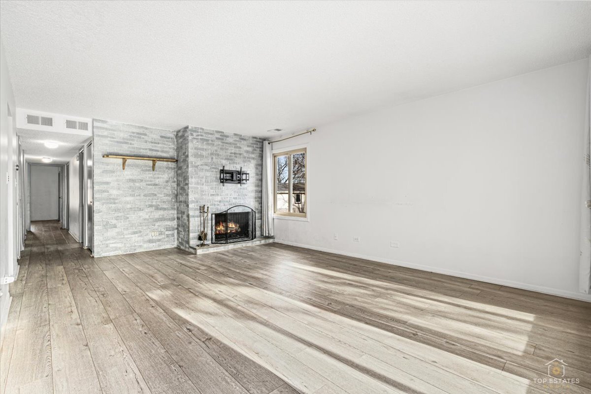 15713 ORLAN BROOK Drive #100, Orland Park, IL 60462