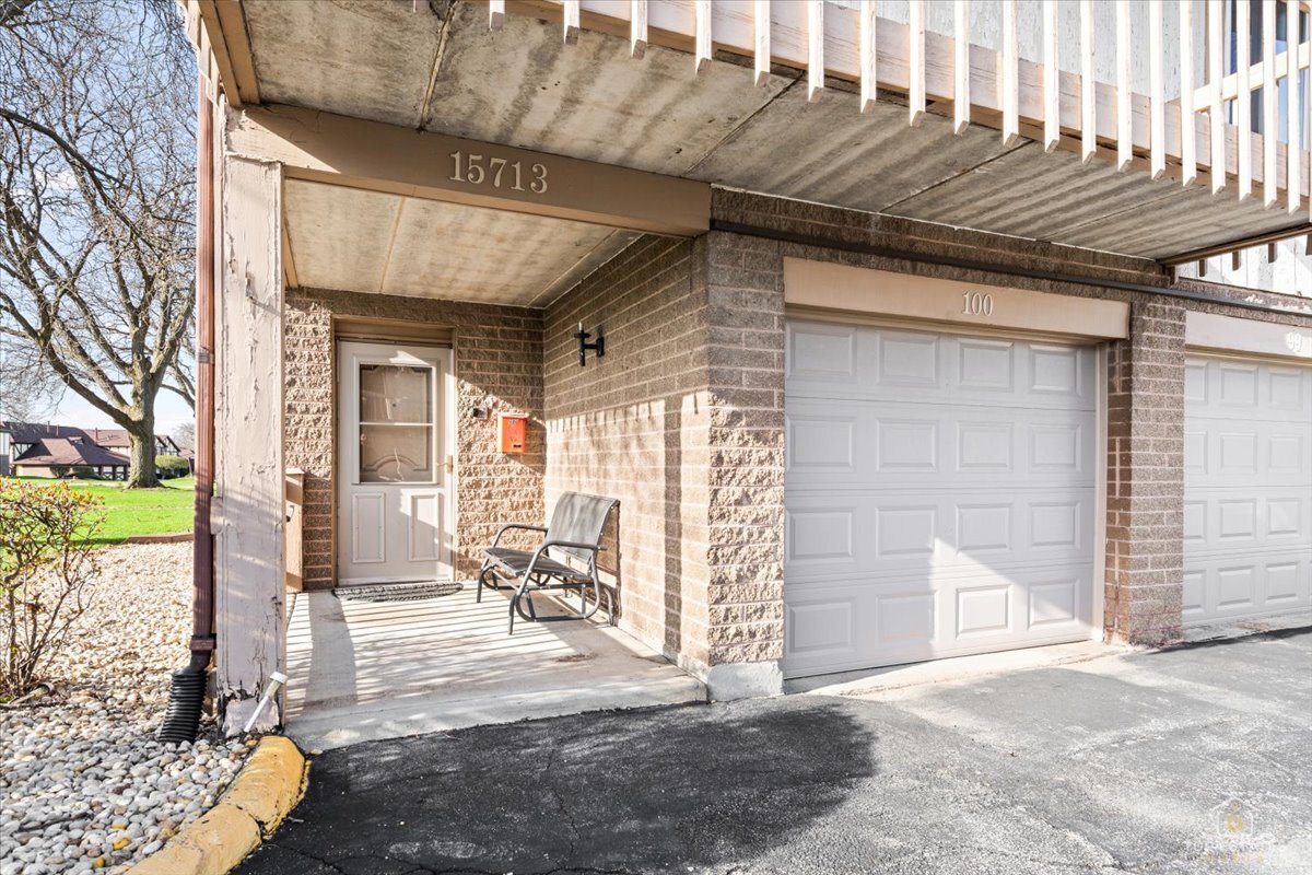 15713 ORLAN BROOK Drive #100, Orland Park, IL 60462