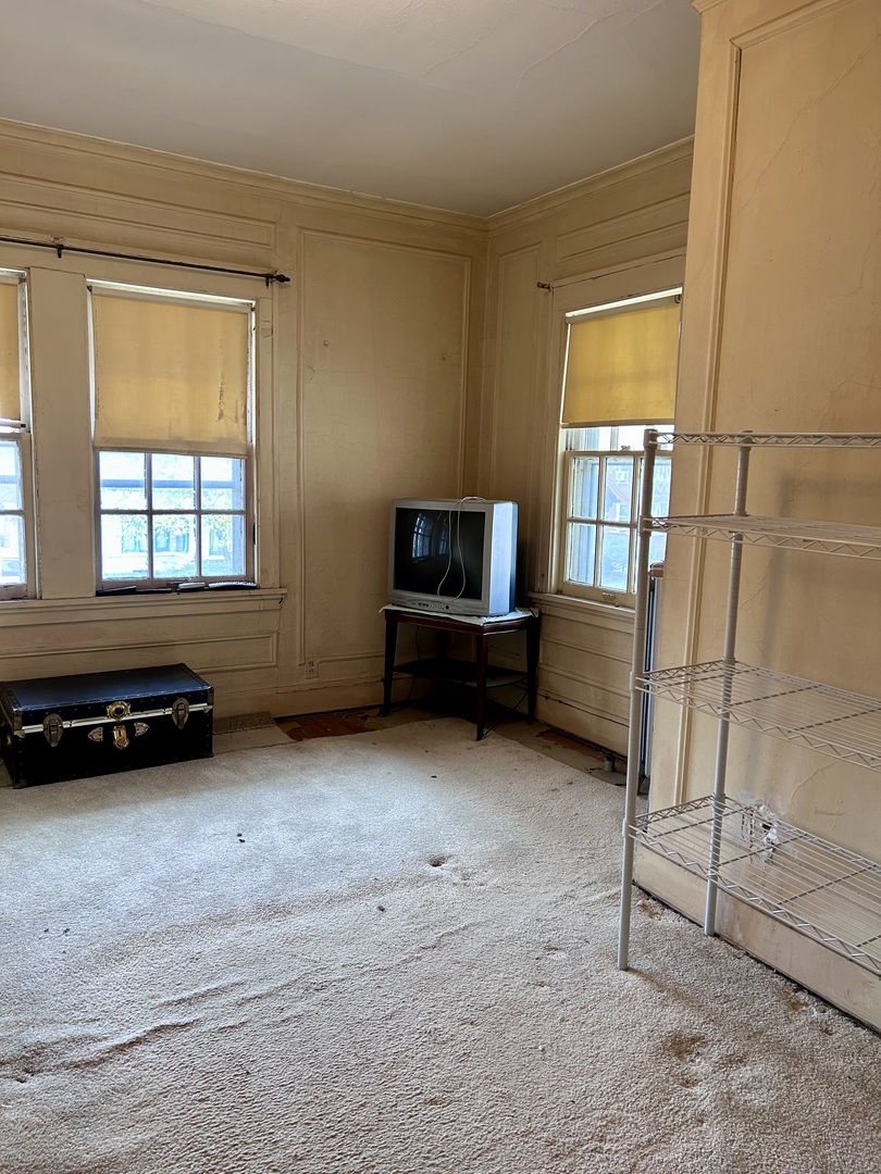 6845 S Chappel Avenue, Chicago, IL 60649