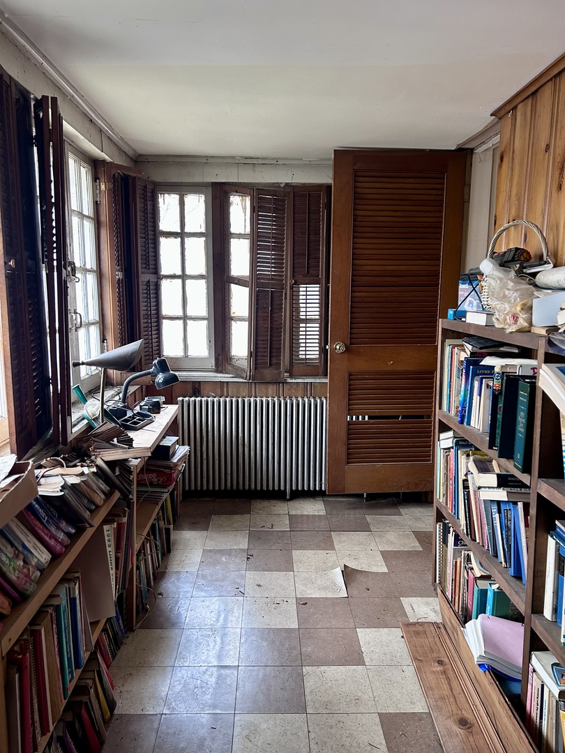 6845 S Chappel Avenue, Chicago, IL 60649