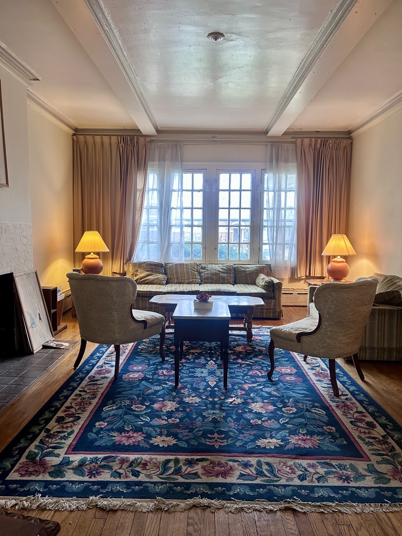 6845 S Chappel Avenue, Chicago, IL 60649