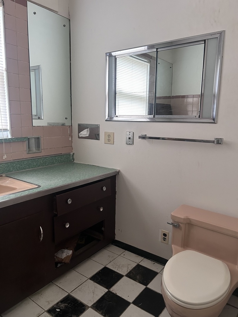 6845 S Chappel Avenue, Chicago, IL 60649