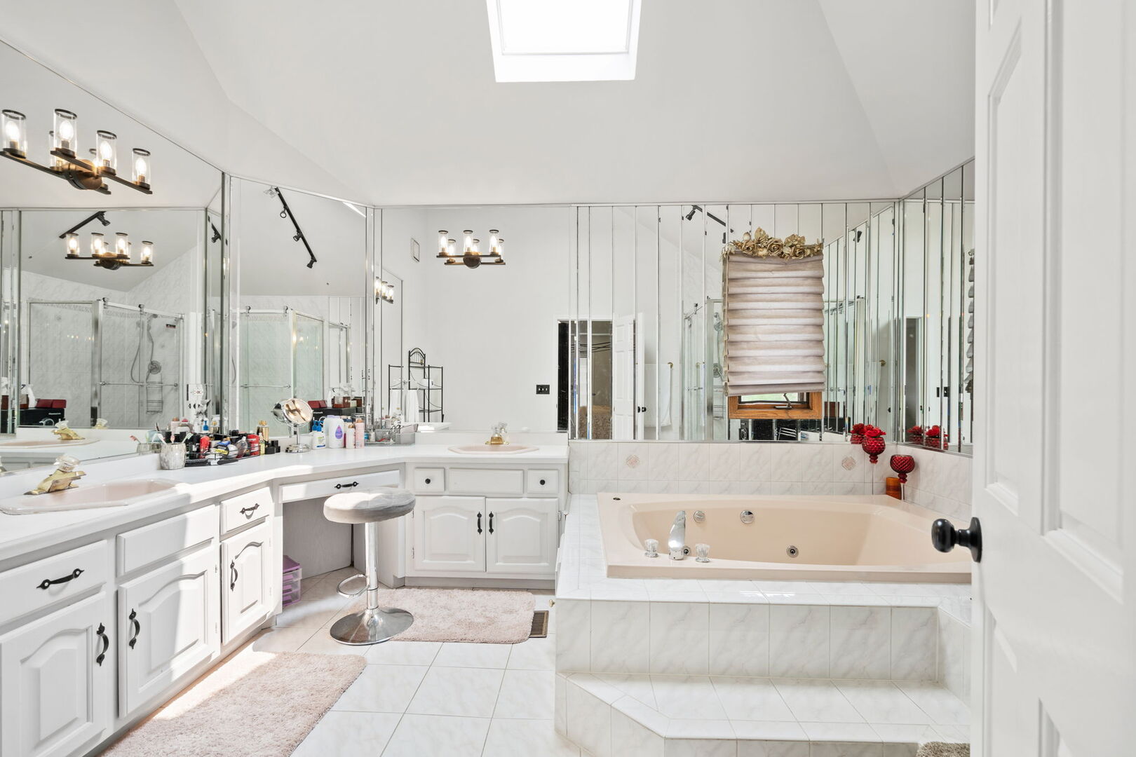 1542 WOODCREEK Trail, Bartlett, IL 60103