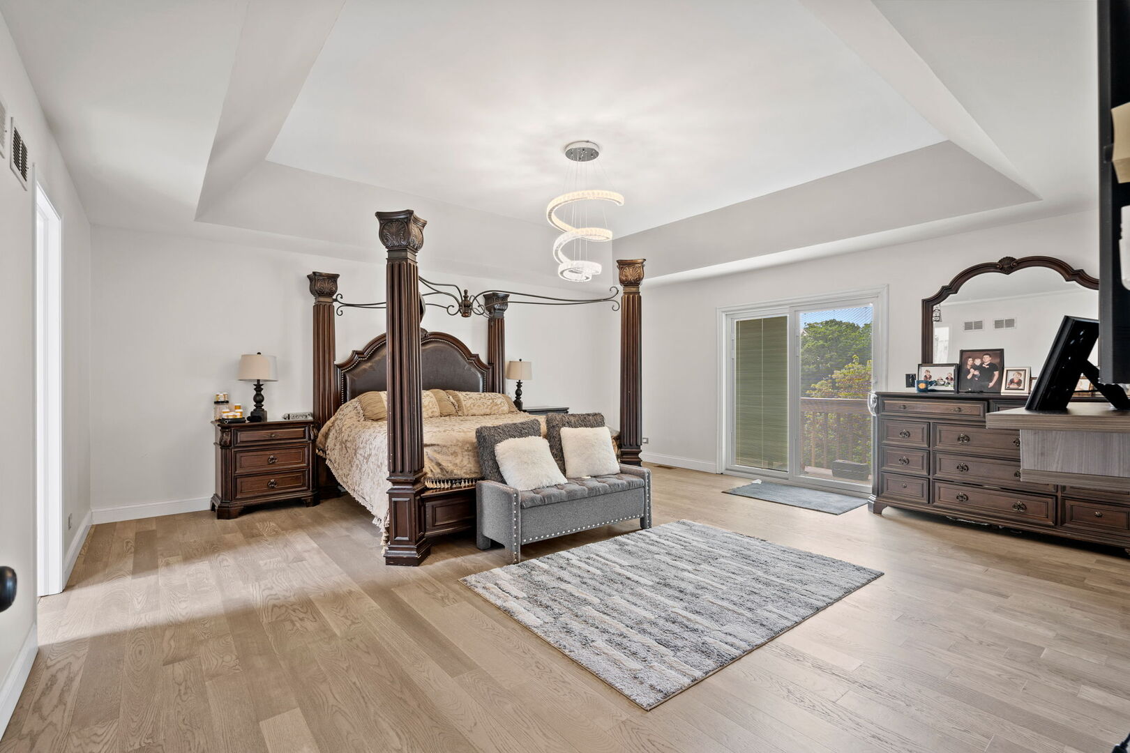 1542 WOODCREEK Trail, Bartlett, IL 60103