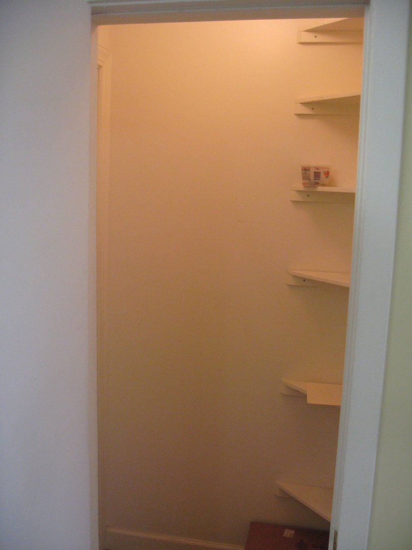 138 W Irving Park Road #front, Wood Dale, IL 60191