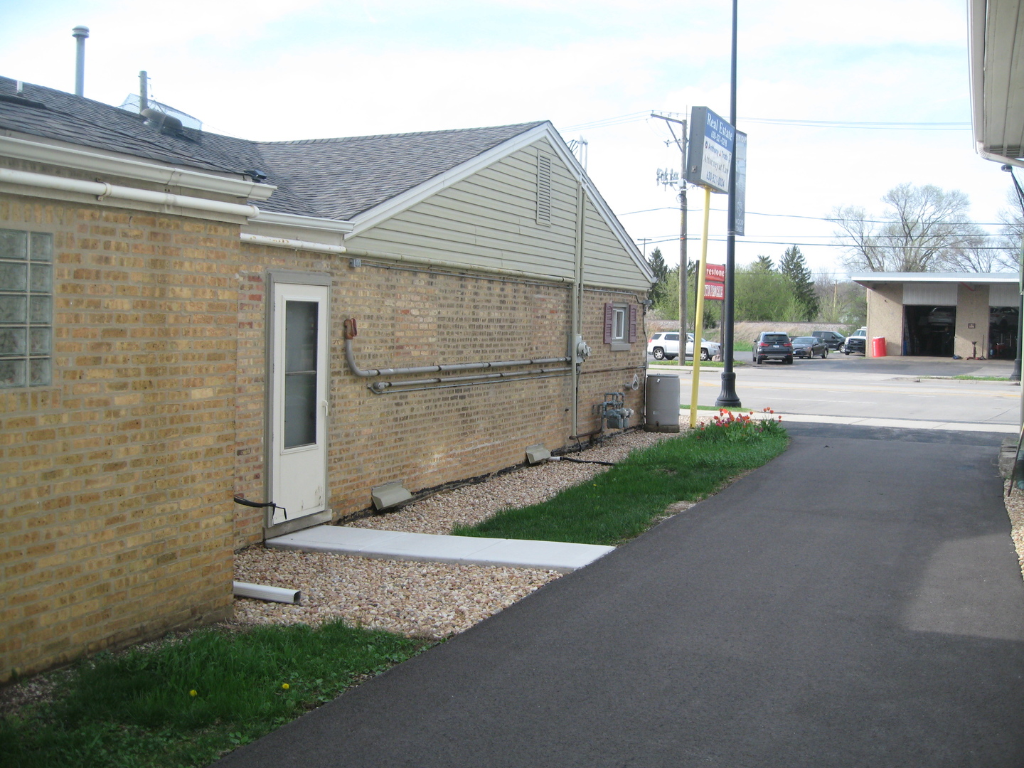 138 W Irving Park Road #front, Wood Dale, IL 60191