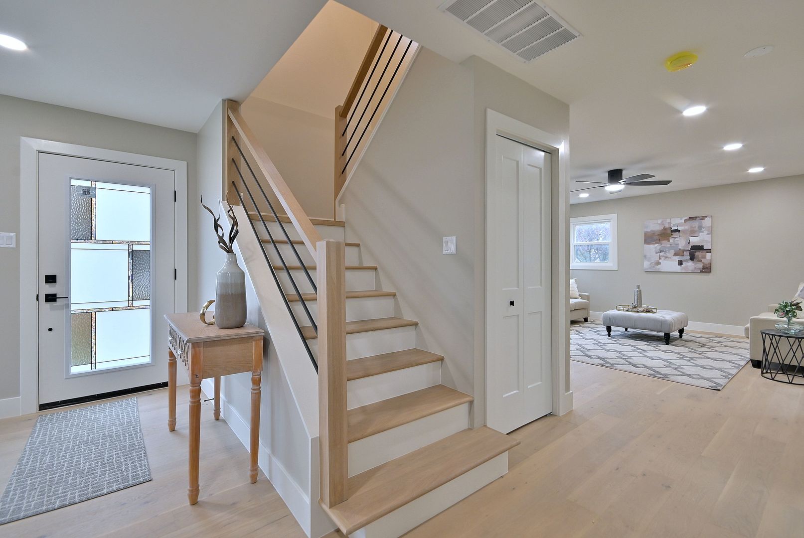 656 W Comstock Avenue, Elmhurst, IL 60126