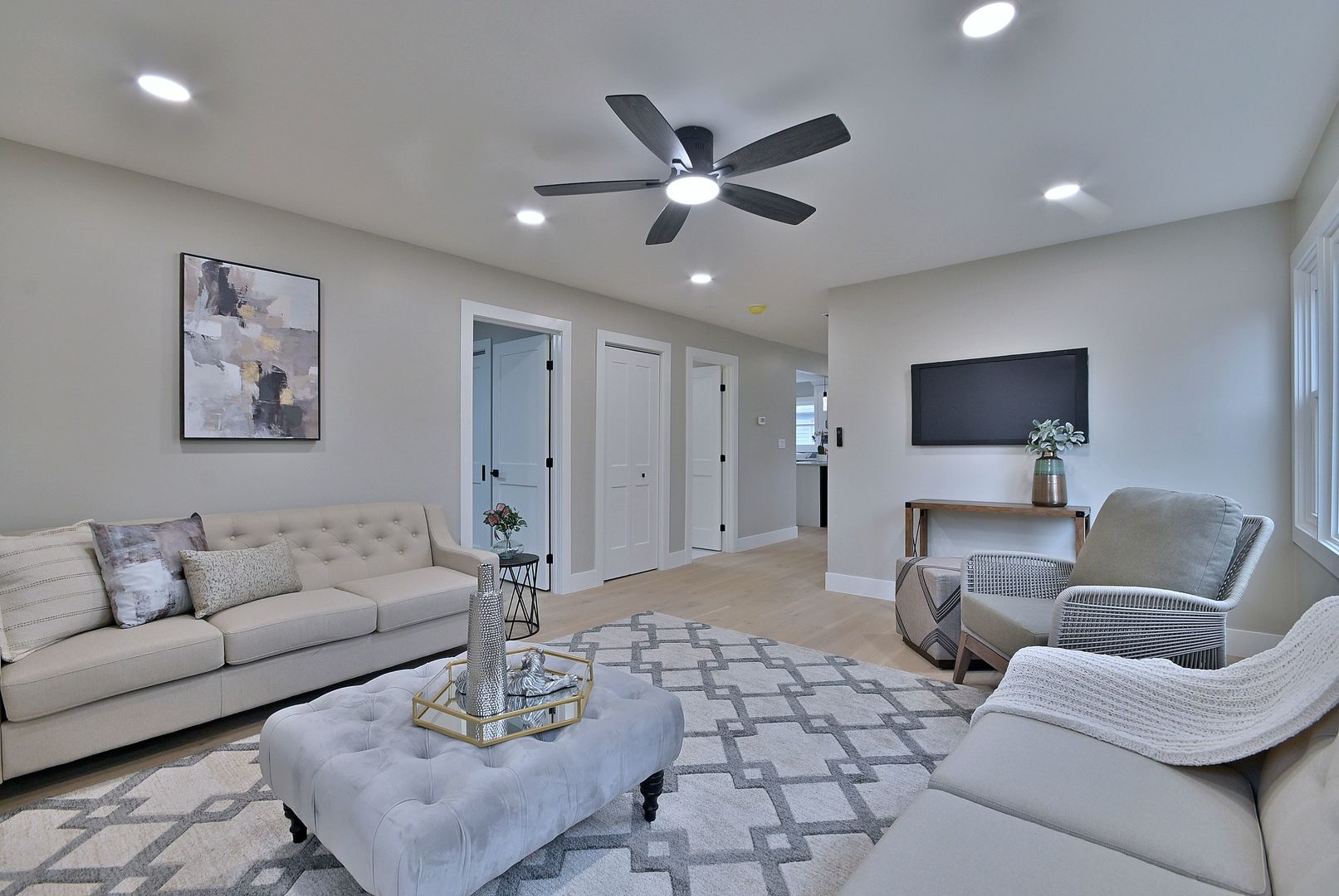 656 W Comstock Avenue, Elmhurst, IL 60126