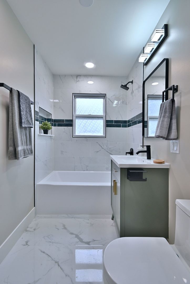 656 W Comstock Avenue, Elmhurst, IL 60126