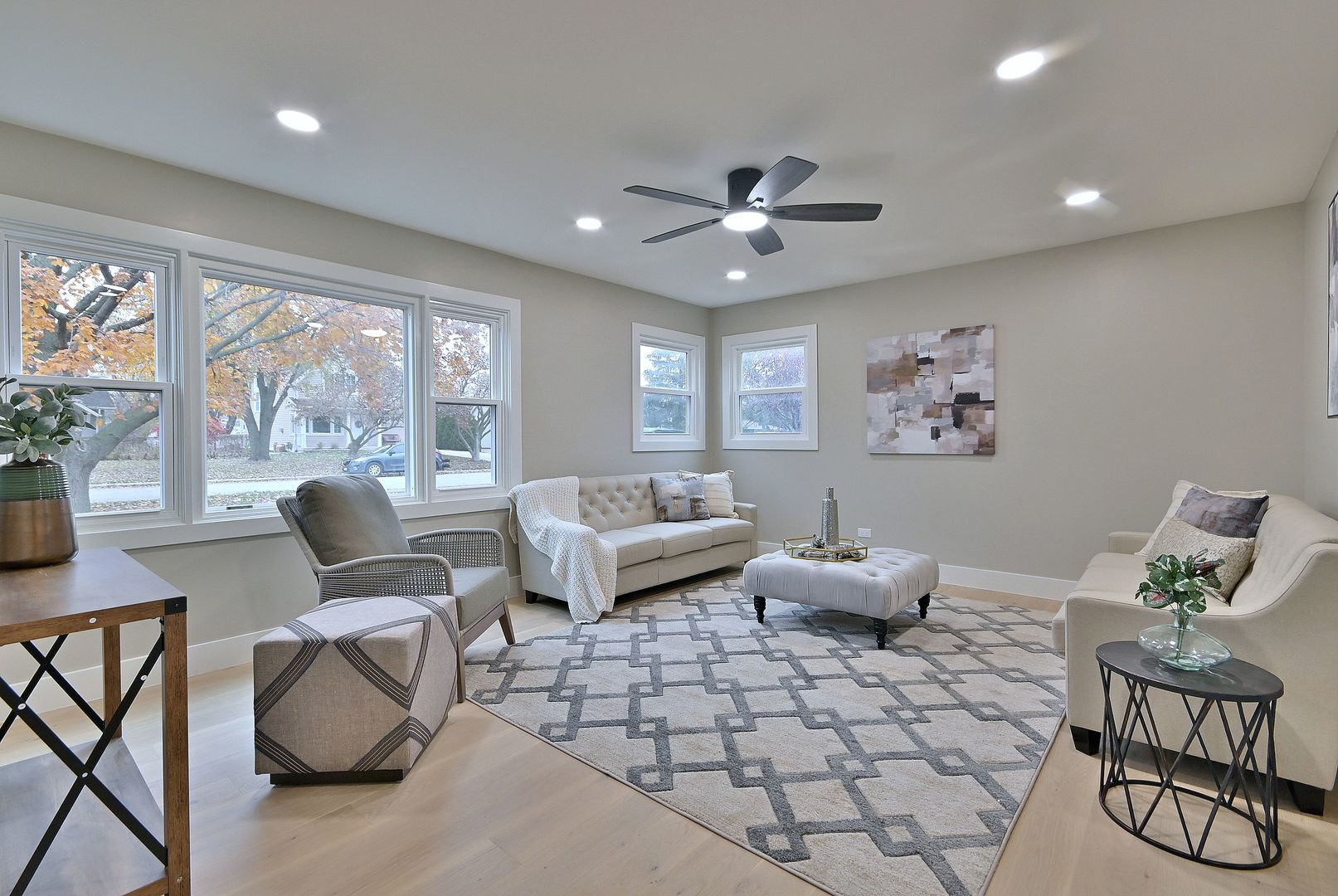 656 W Comstock Avenue, Elmhurst, IL 60126