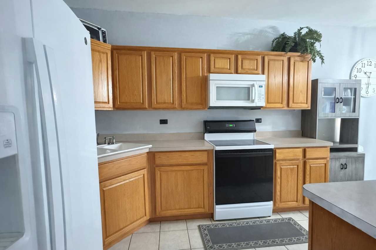 144 Hidden Pond Circle, Aurora, IL 60504