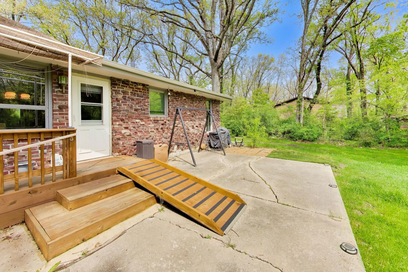 26339 S Woodlawn Avenue, Crete, IL 60417