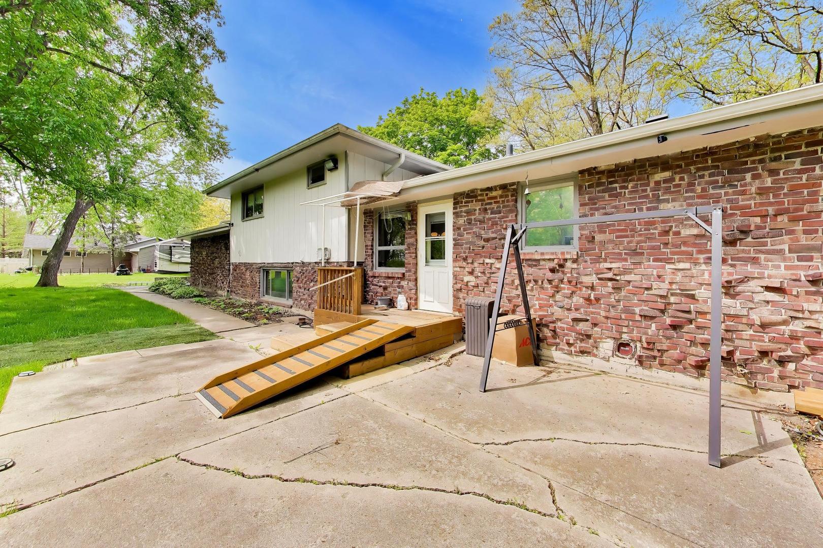 26339 S Woodlawn Avenue, Crete, IL 60417