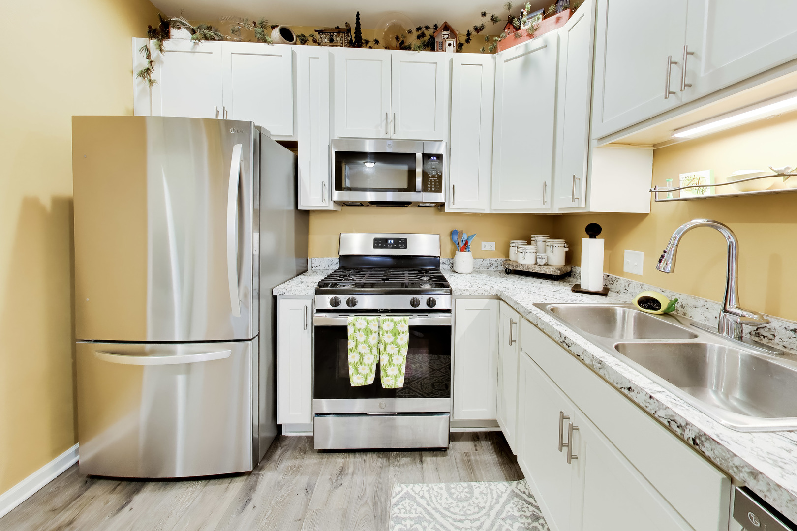 927 Camden Street #B, McHenry, IL 60050