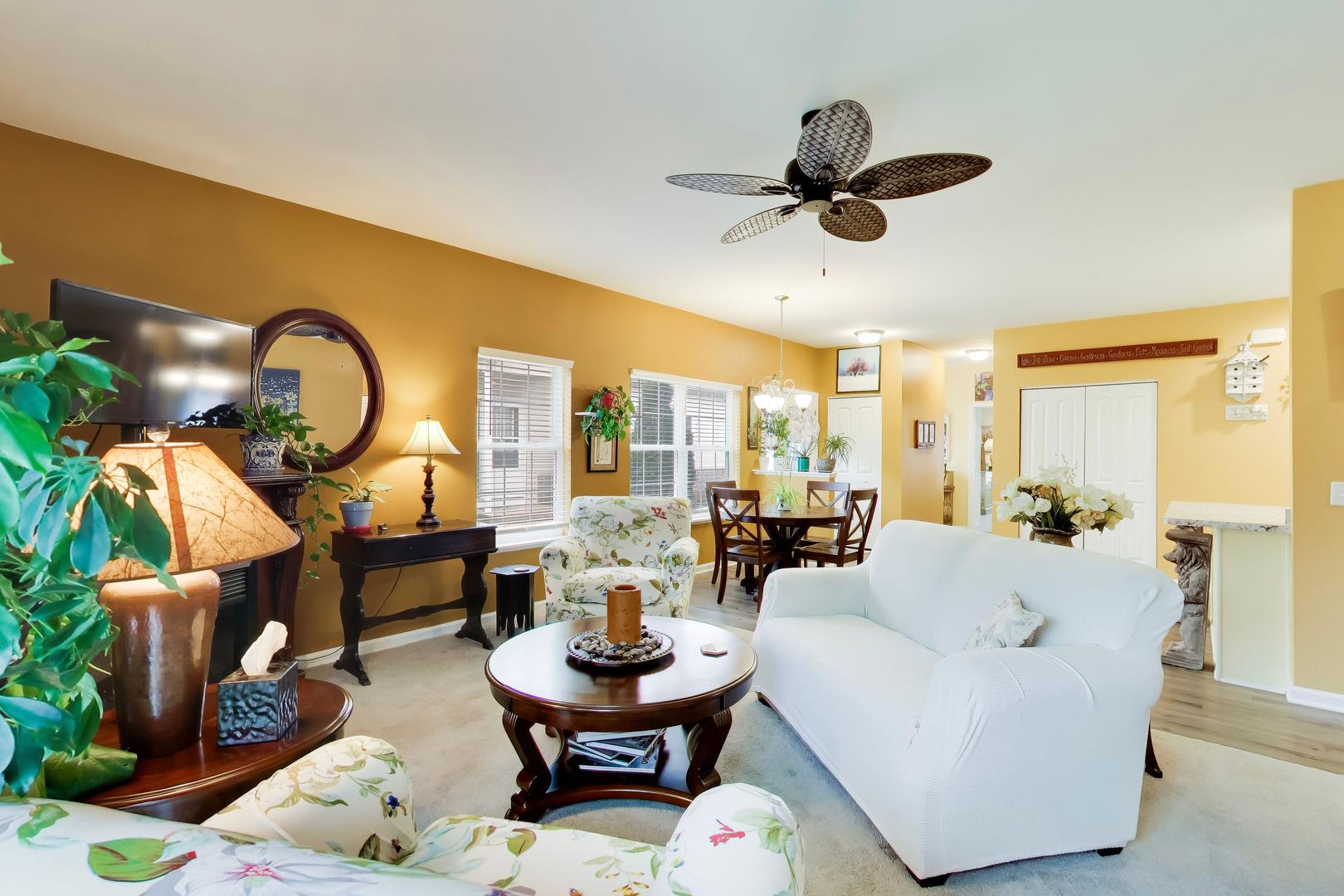 927 Camden Street #B, McHenry, IL 60050