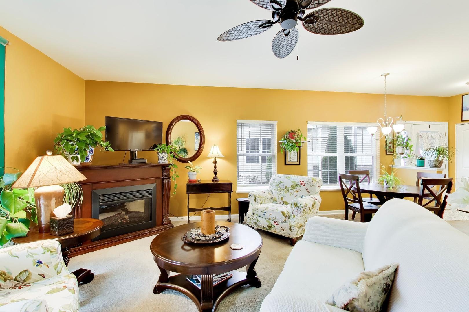 927 Camden Street #B, McHenry, IL 60050