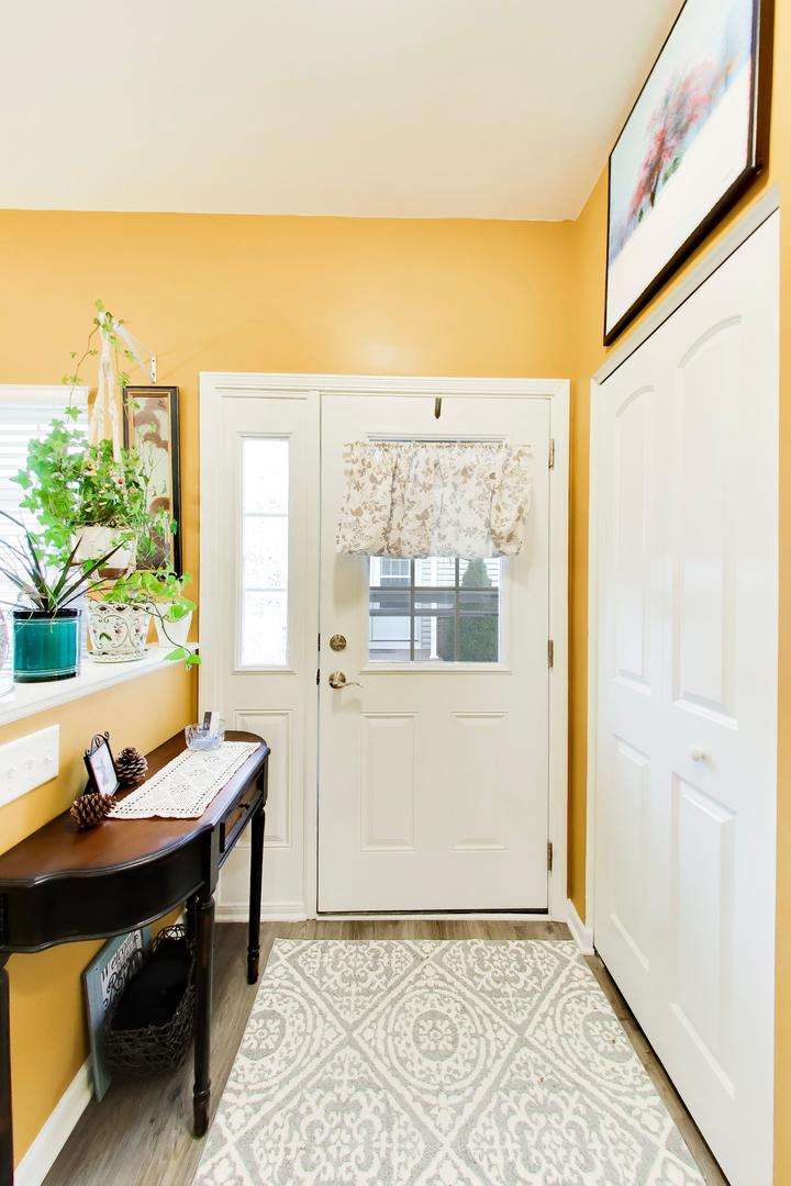 927 Camden Street #B, McHenry, IL 60050