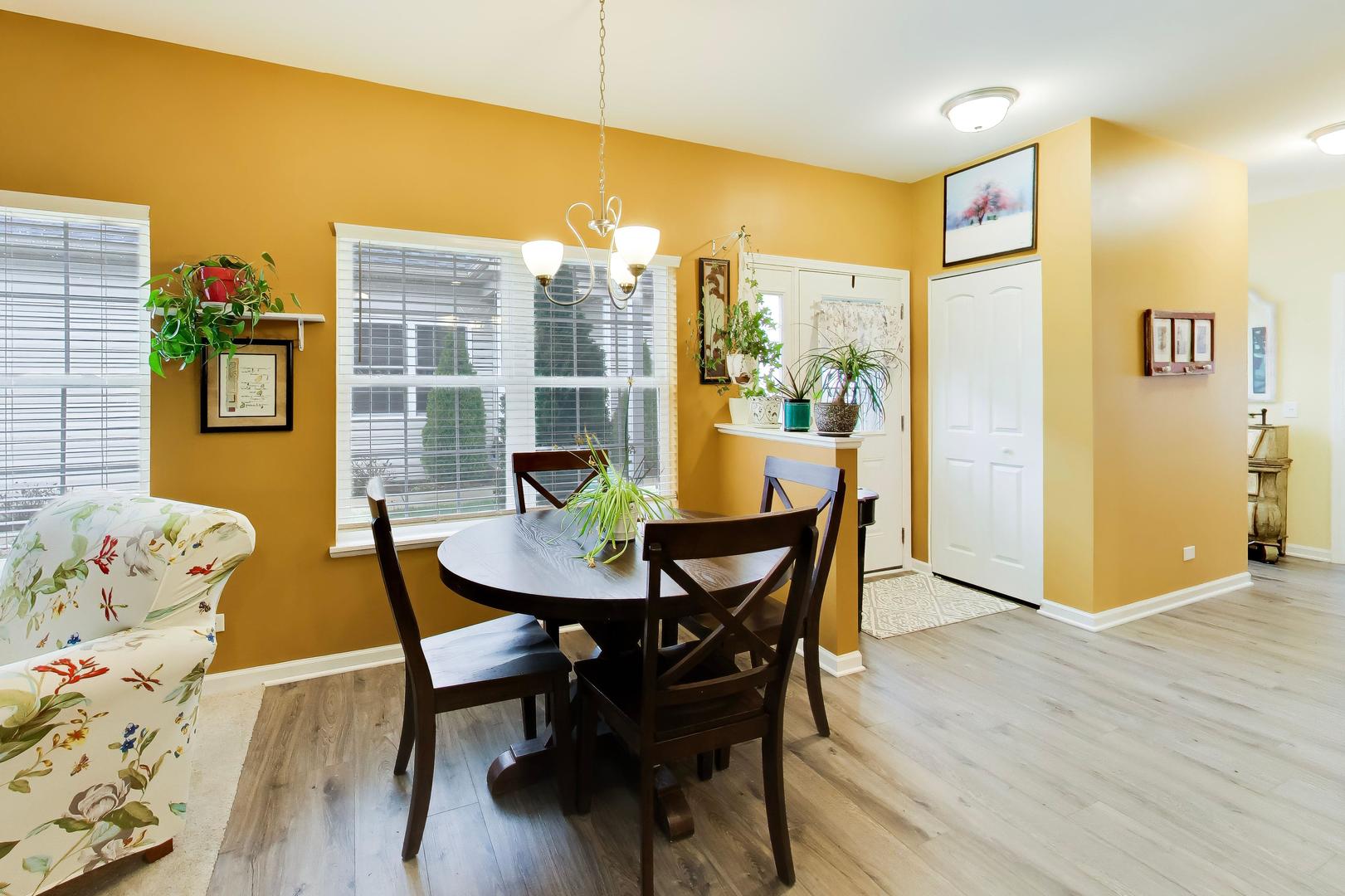 927 Camden Street #B, McHenry, IL 60050