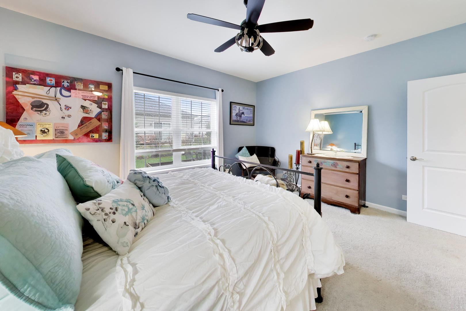 927 Camden Street #B, McHenry, IL 60050