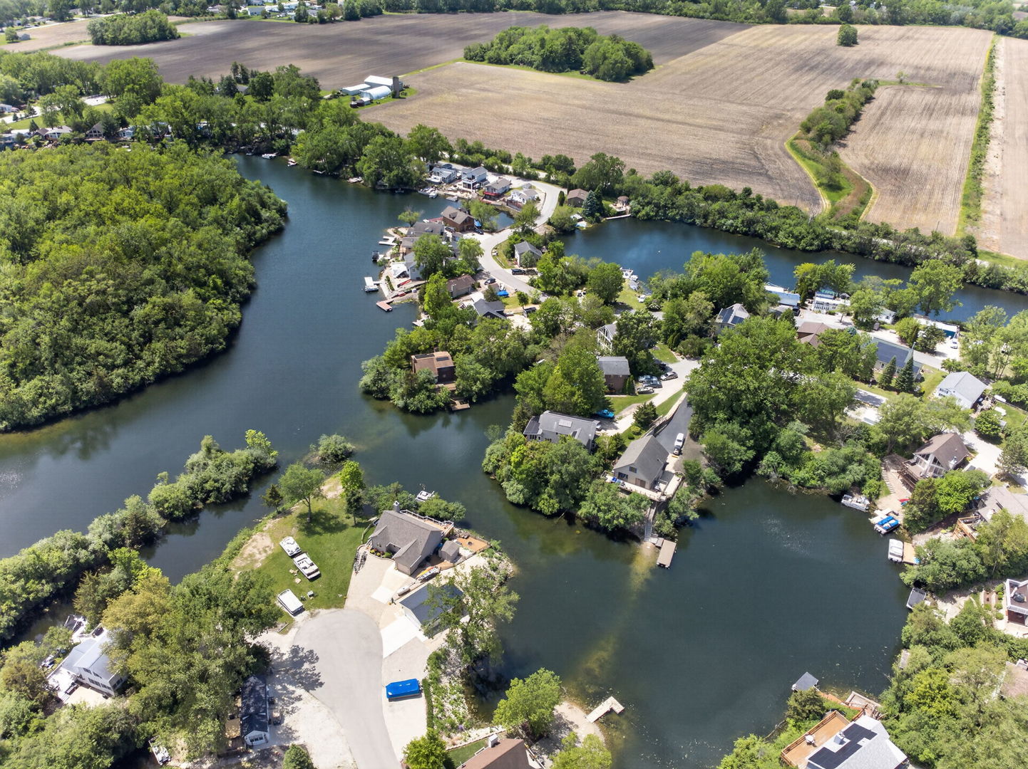 250 FOSSIL POINT Court, Wilmington, IL 60481