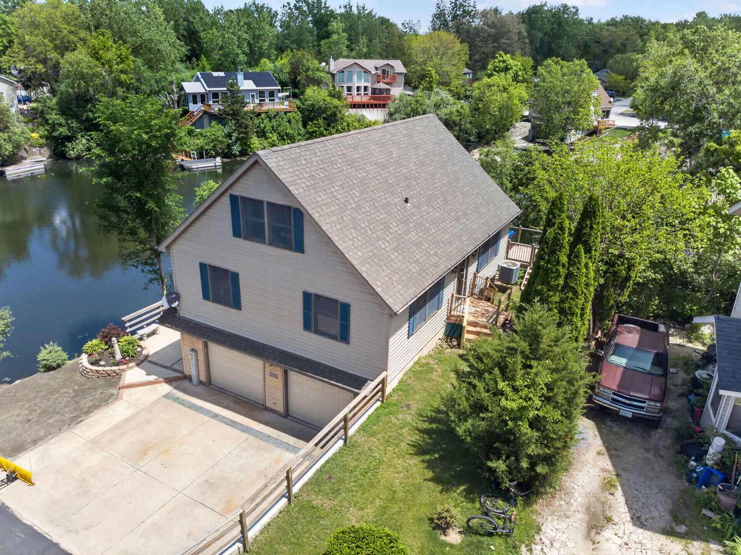 250 FOSSIL POINT Court, Wilmington, IL 60481