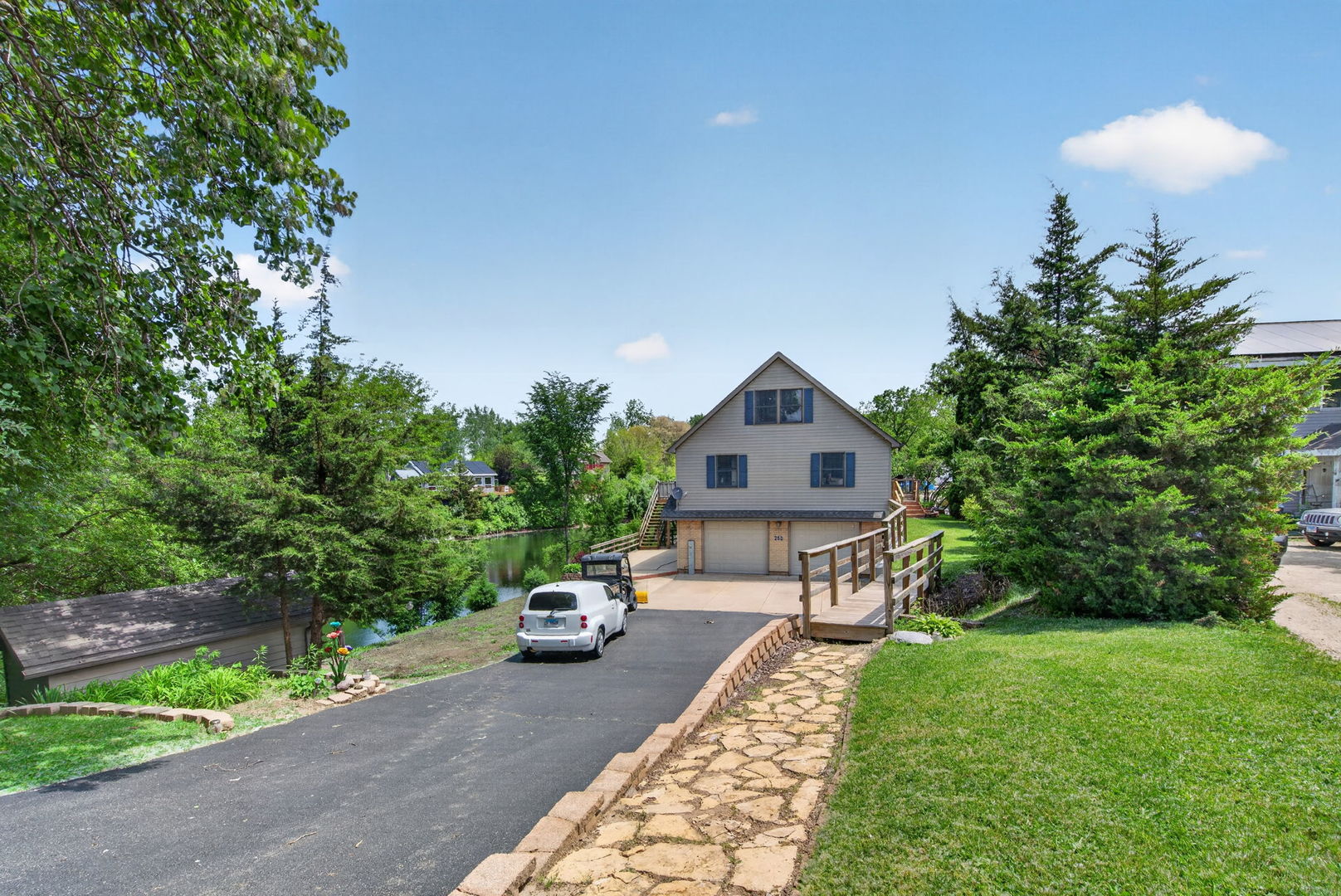 250 FOSSIL POINT Court, Wilmington, IL 60481