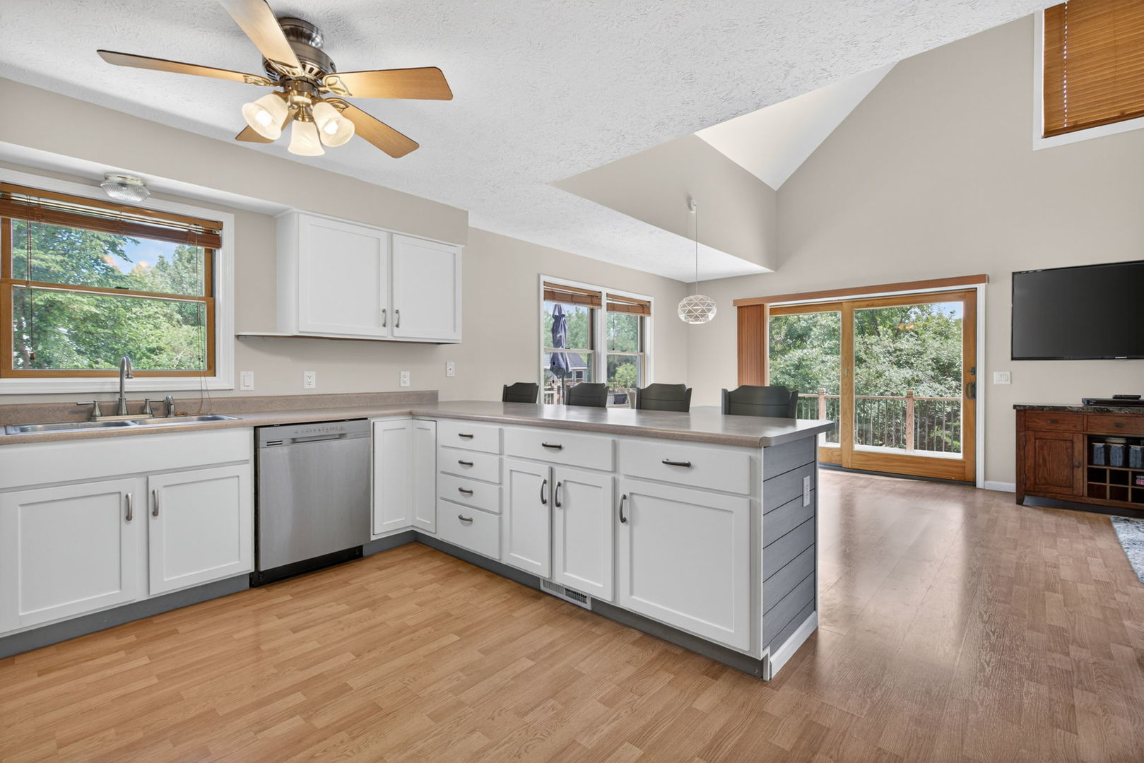 250 FOSSIL POINT Court, Wilmington, IL 60481