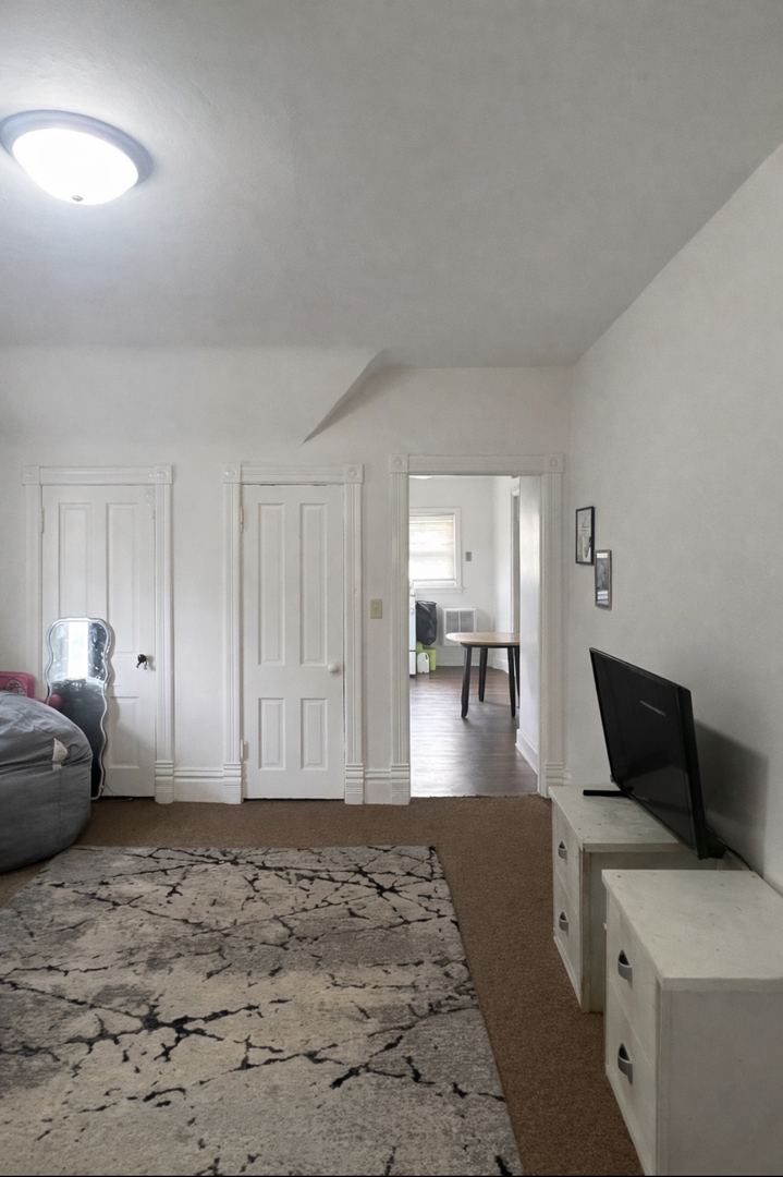 462 Ashland Avenue, Elgin, IL 60123