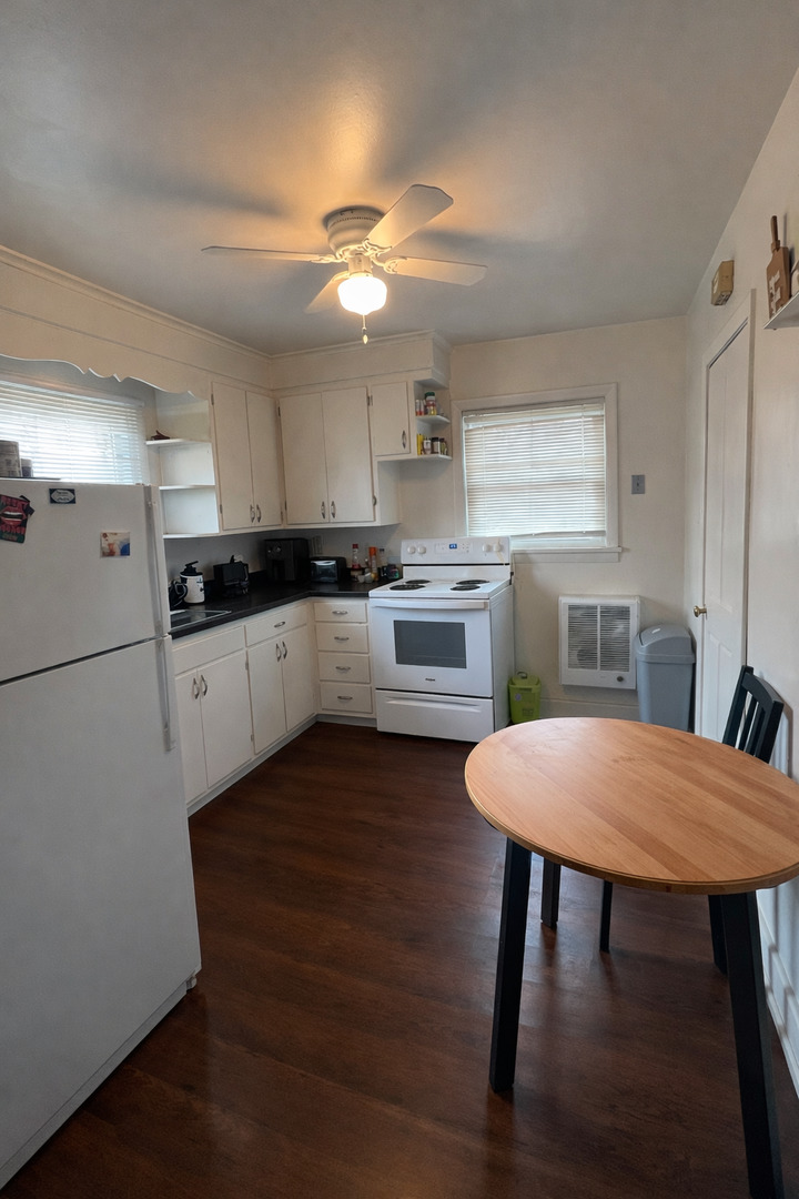 462 Ashland Avenue, Elgin, IL 60123